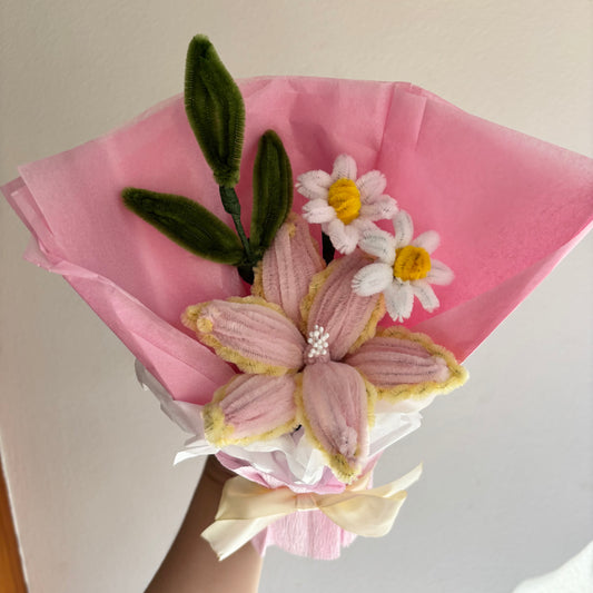 Ramo Lirio Amarillo y Rosa con Margaritas Limpiapipas