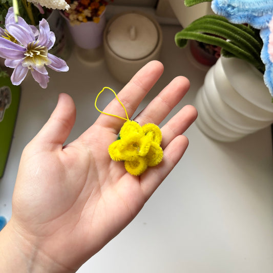 Mini Llavero Flor Amarillo Limpiapipas