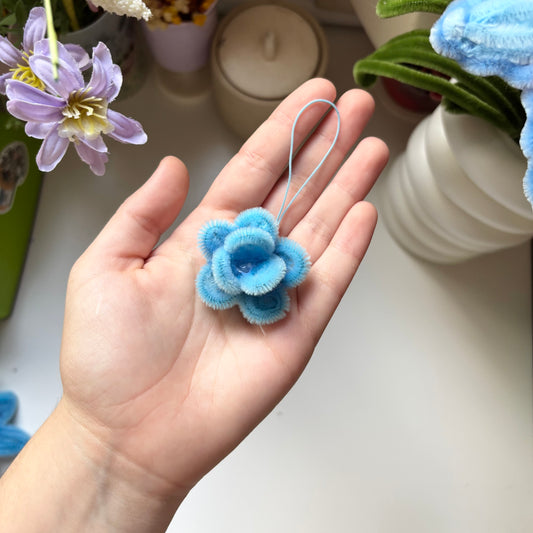 Mini Llavero Flor Azul Limpiapipas