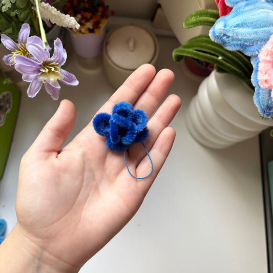 Mini Llavero Flor Azul Oscuro Limpiapipas
